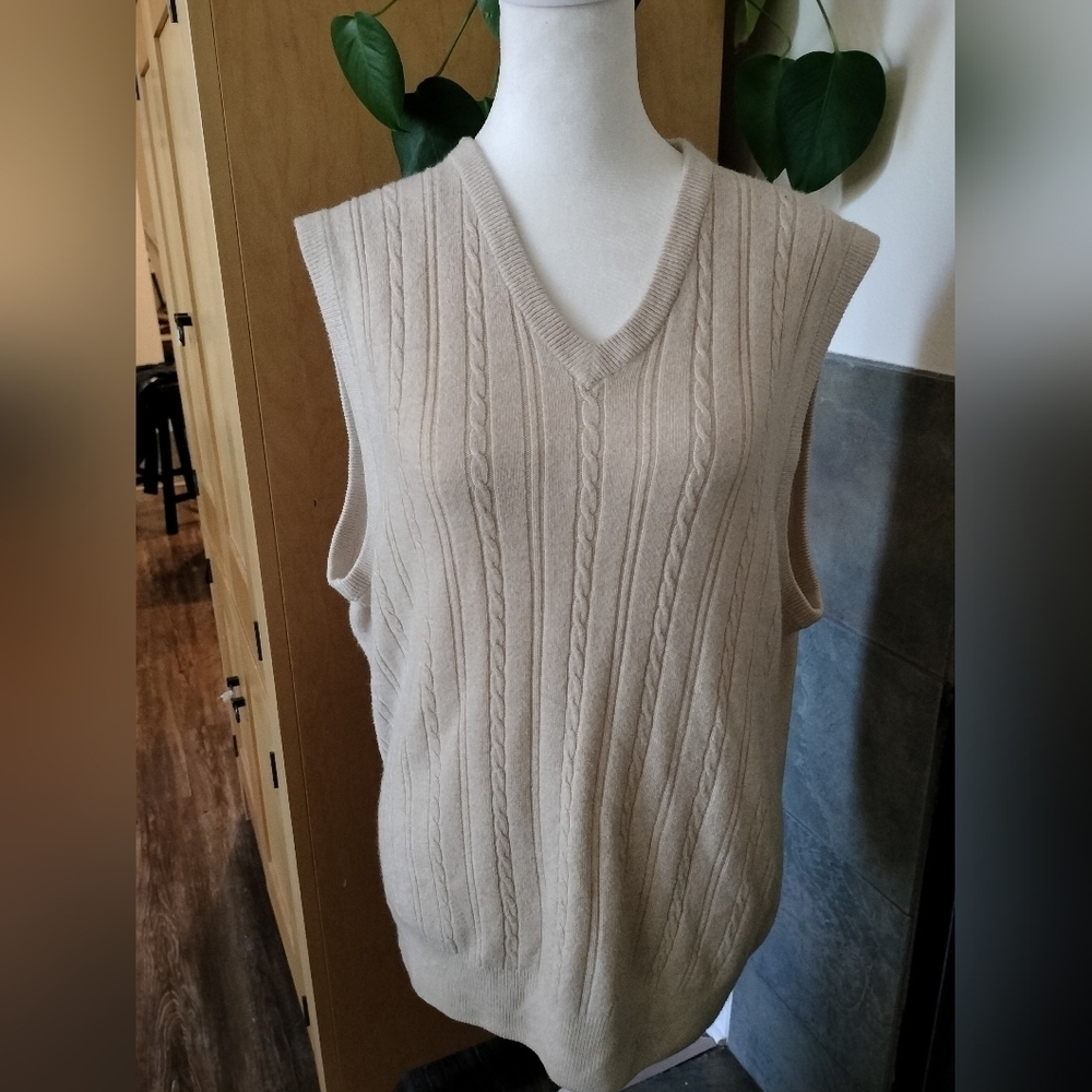 Dockers Cream V-Neck Sweater with Ribbed Academia Style